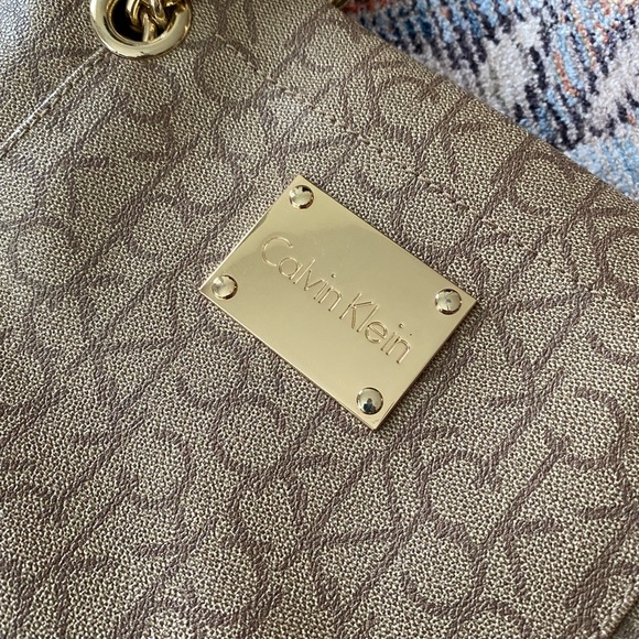 Calvin Klein Tan Logo Tote Bag with Zip Top and Gold Hardware - Picture 2 of 6